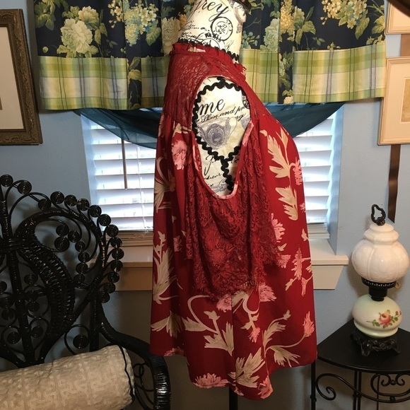 Live 4 Truth  open shoulder lace sleeve blouse - Picture 4 of 9